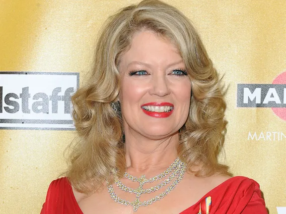 Mary Hart is an anchorwoman IMAGE